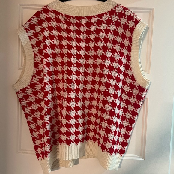 🔥 2/12$ ✨ Sleeveless knit white and red vest for women - Picture 3 of 4
